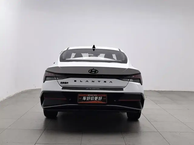 Hyundai Elantra — Фото автомобиля 4
