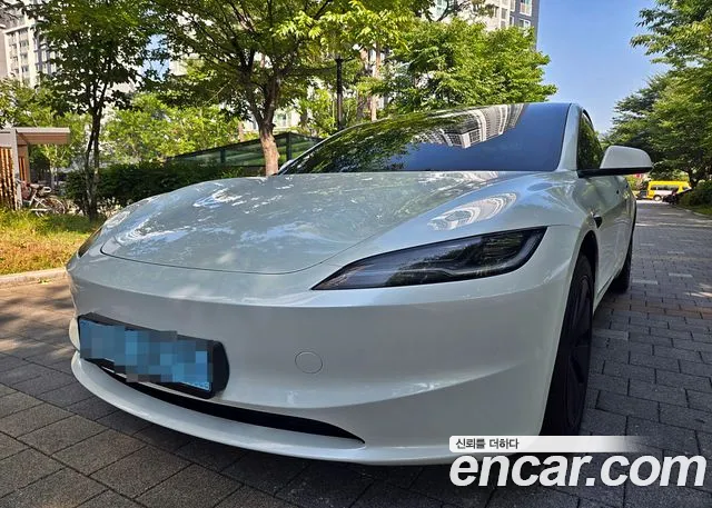 Tesla Model 3 — Фото автомобиля 2
