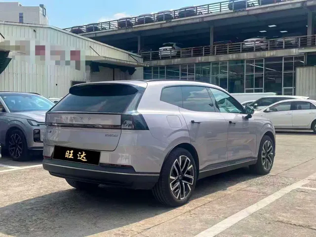 Volvo XC70 Plug-in Hybrid — Фото автомобиля 8