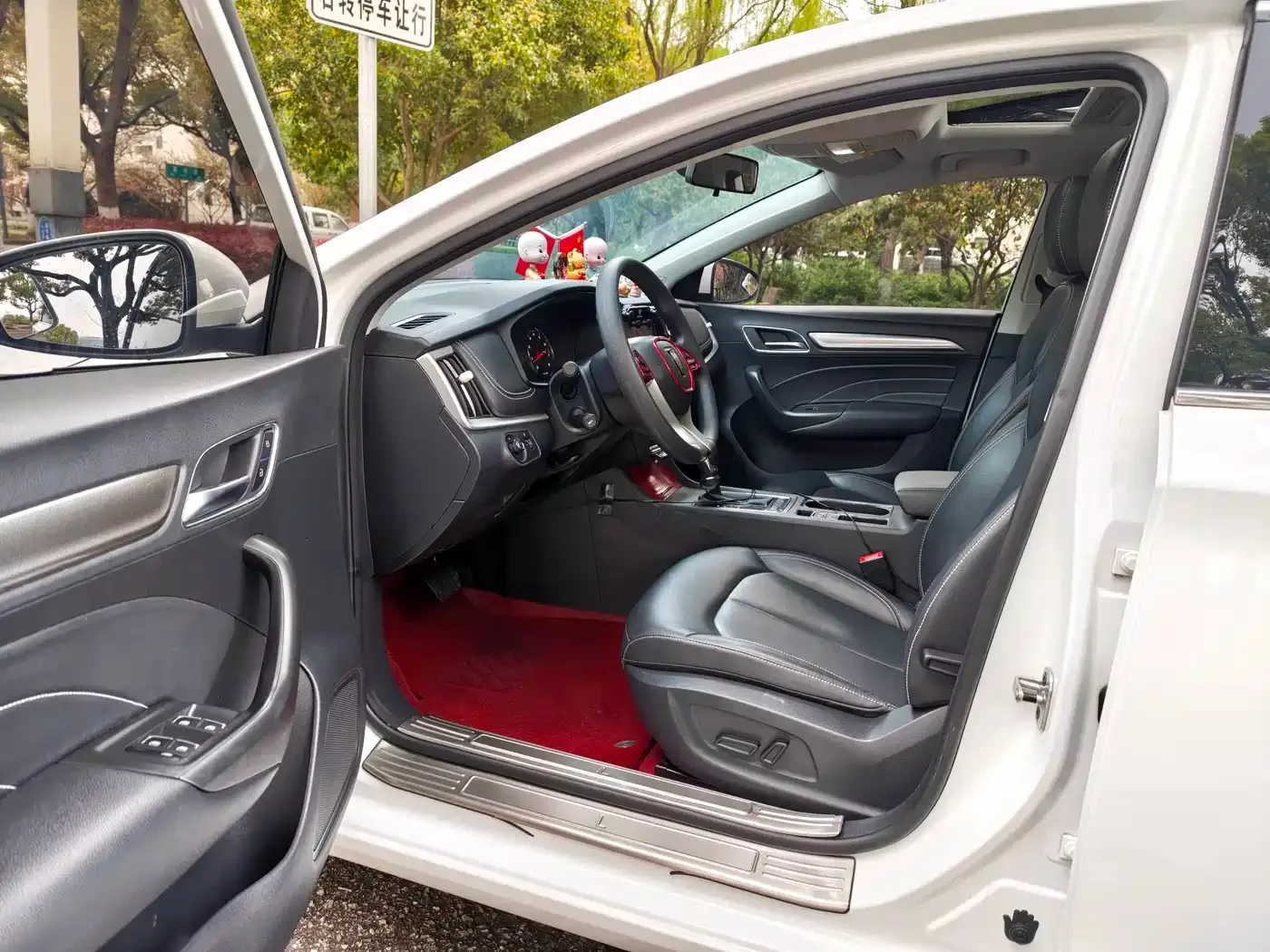 Roewe Roewe i6 2020 PLUS 1.6L CVT 4G Connected Glory Flagship Edition — Фото автомобиля 8
