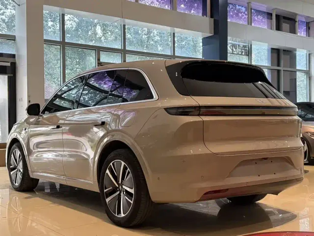 Li Auto L6 — Фото автомобиля 9