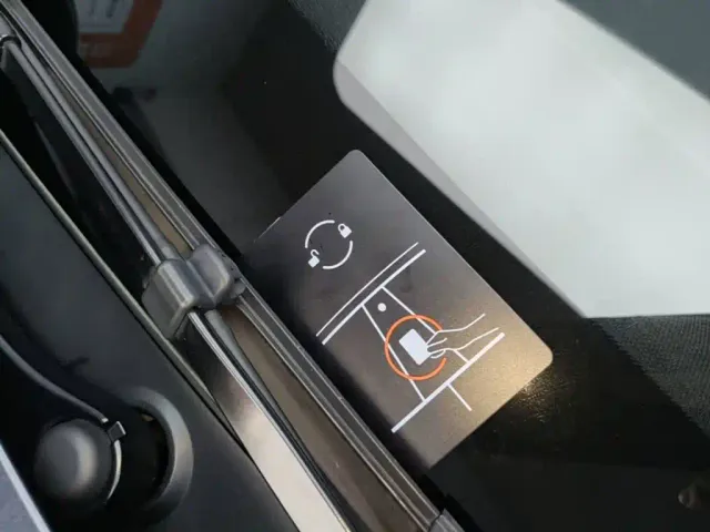 Tesla Model Y — Фото автомобиля 8