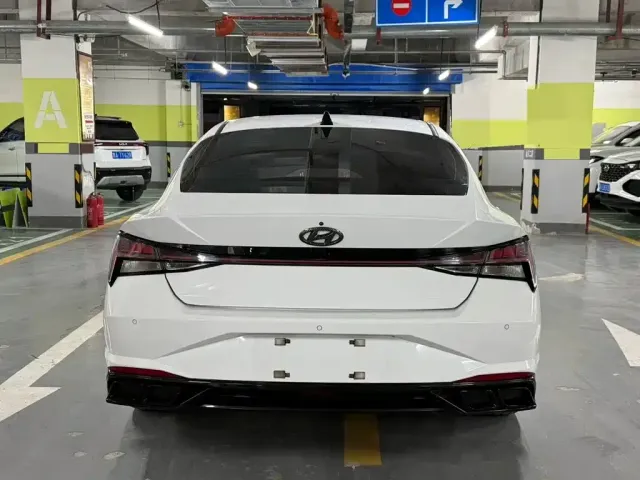 Hyundai Elantra 2022 1.5L CVT LUX Premium Edition — Фото автомобиля 4