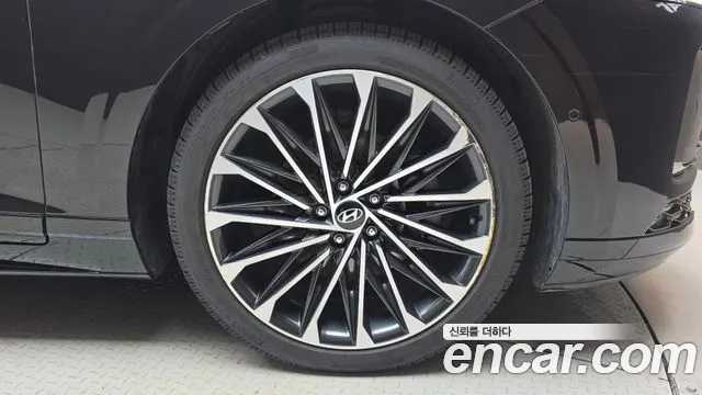 Hyundai Grandeur GN7 — Фото автомобиля 6
