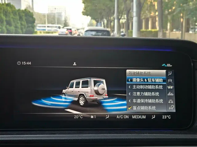 Mercedes-Benz G-Class — Фото автомобиля 14