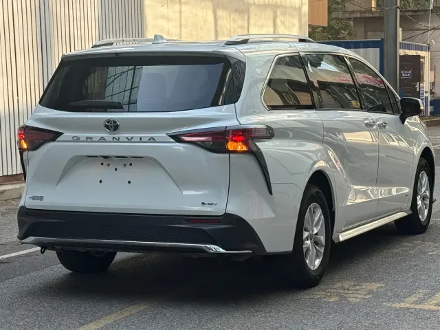 Toyota Granvia — Фото автомобиля 21