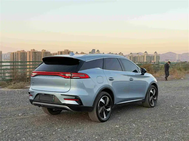 BYD Tang — Фото автомобиля 4