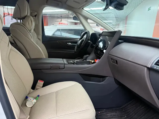 Toyota Alphard — Фото автомобиля 15