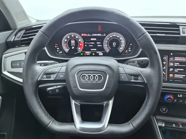 Audi Q3 — Фото автомобиля 11