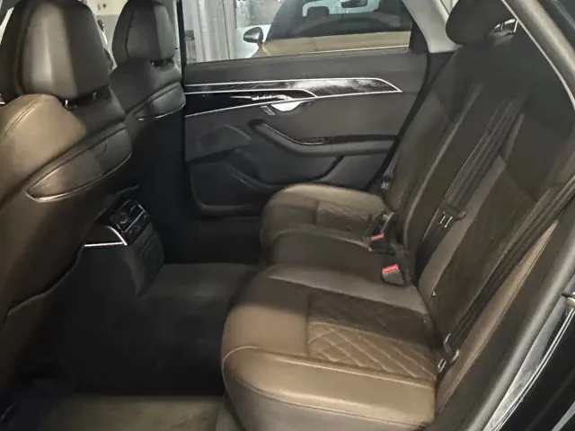 Audi A8 — Фото автомобиля 10