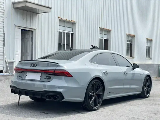 Audi A7L — Фото автомобиля 12