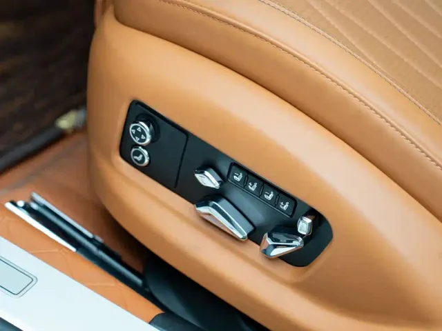 Bentley Flying Spur — Фото автомобиля 13