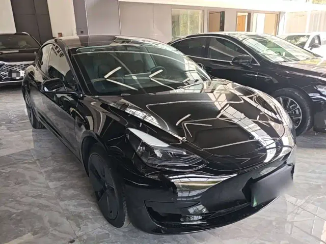 Tesla Model 3 — Фото автомобиля 3