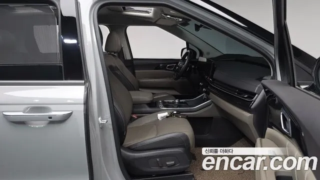 Kia Carnival Generation 4 — Фото автомобиля 16