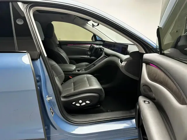 IM Motors LS6 — Фото автомобиля 11