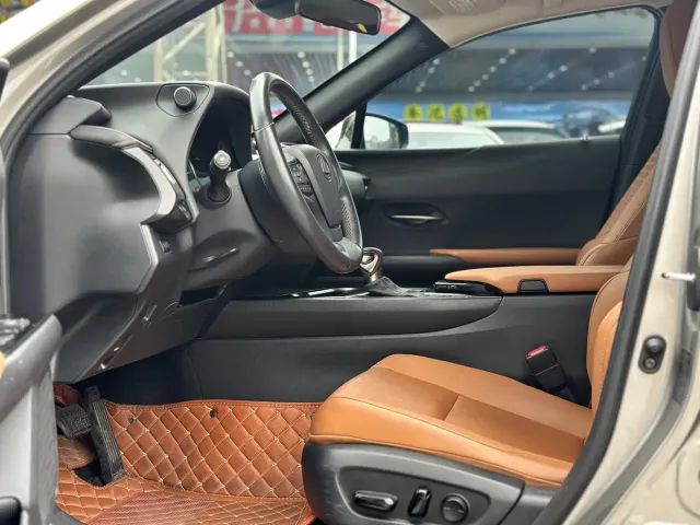 Lexus UX — Фото автомобиля 5