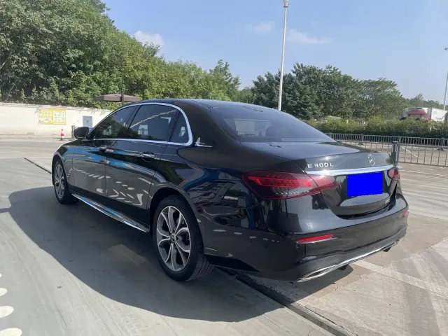 Mercedes-Benz E-Class — Фото автомобиля 8