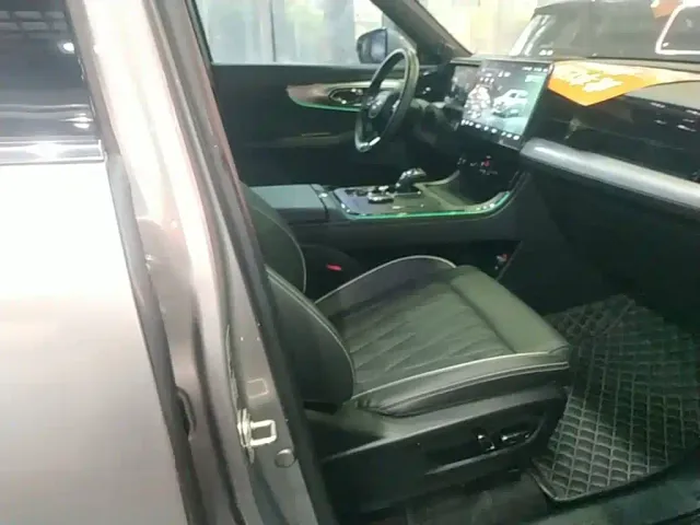 GAC Trumpchi GS8 — Фото автомобиля 24