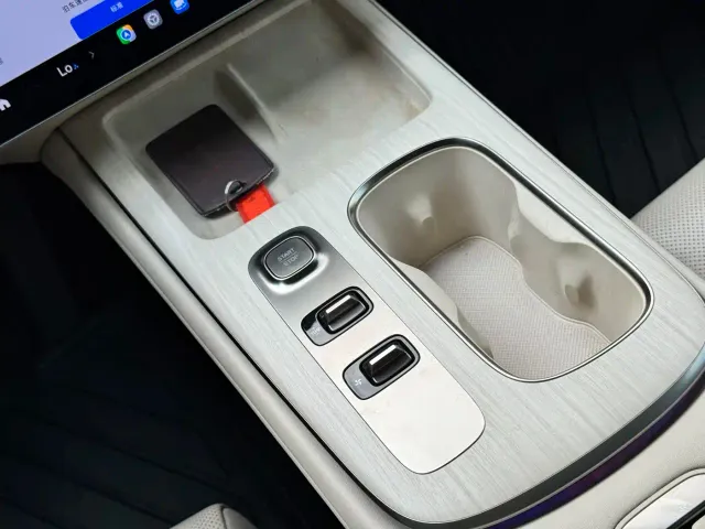 Xiaomi SU7 — Фото автомобиля 9