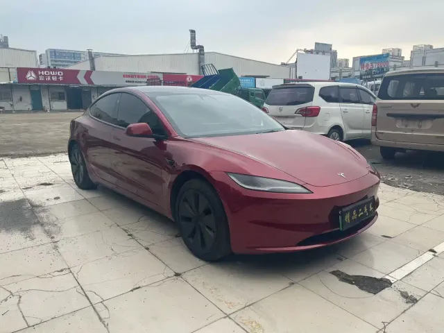 Tesla Model 3 — Фото автомобиля 3