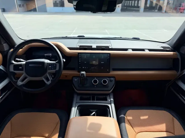 Land Rover Defender — Фото автомобиля 7