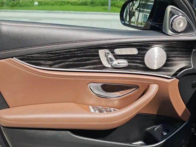 Mercedes-Benz E-Class — Фото автомобиля 17