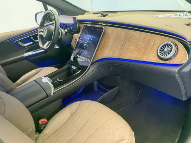 Mercedes-Benz EQE SUV — Фото автомобиля 12