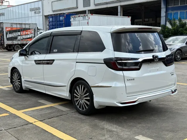 Honda Elysion — Фото автомобиля 5