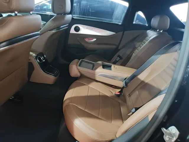 Mercedes-Benz E-Class — Фото автомобиля 16