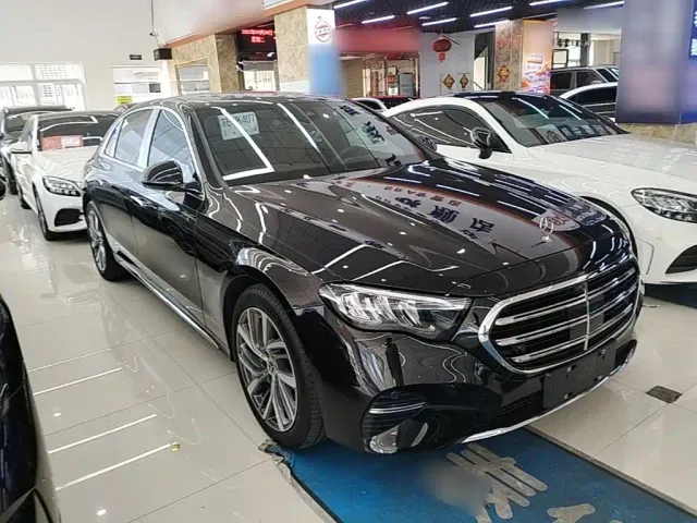 Mercedes-Benz E-Class — Фото автомобиля 3