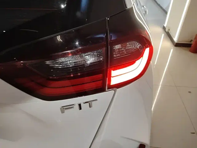 Honda Fit — Фото автомобиля 7