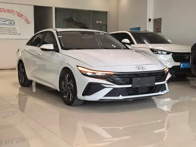 Hyundai Elantra — Фото автомобиля 5