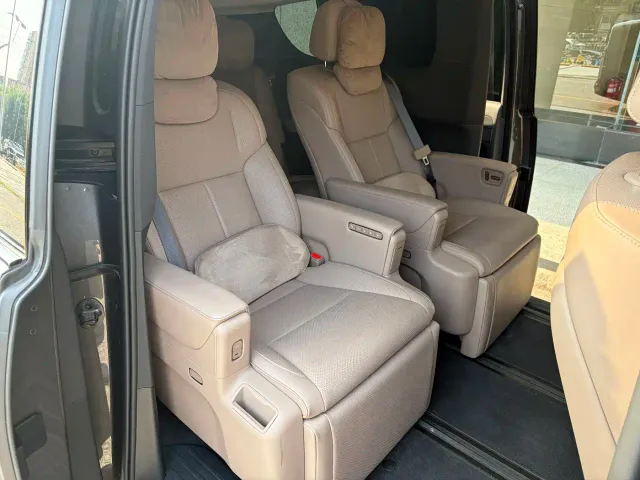 Li Auto MEGA — Фото автомобиля 7