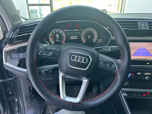 Audi Q3 — Фото автомобиля 11