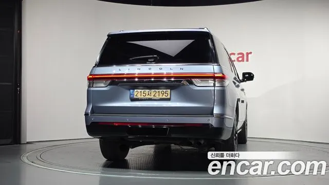 Lincoln Navigator — Фото автомобиля 4