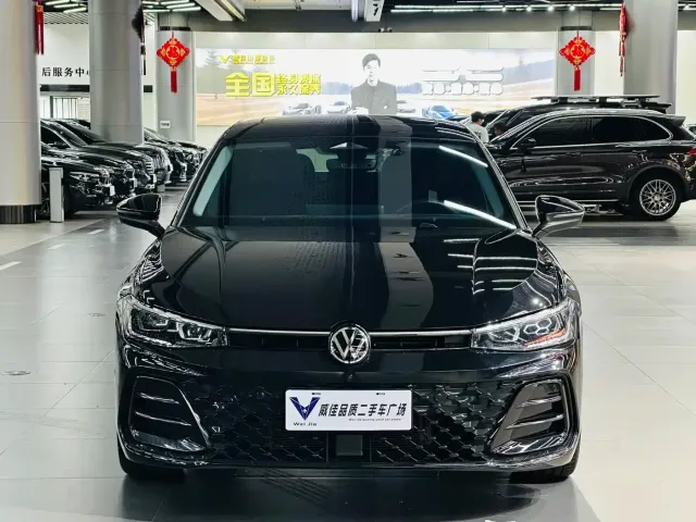 Volkswagen Passat 2025 Model Pro 380TSI Starlight Dragon Edition — Фото автомобиля 2