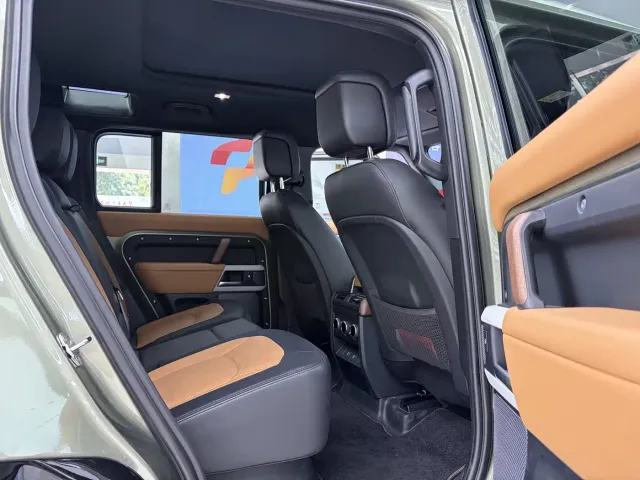 Land Rover Defender — Фото автомобиля 19