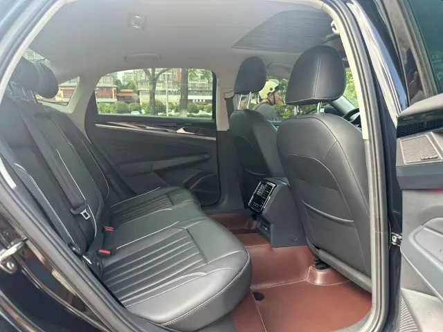 Volkswagen Passat — Фото автомобиля 8