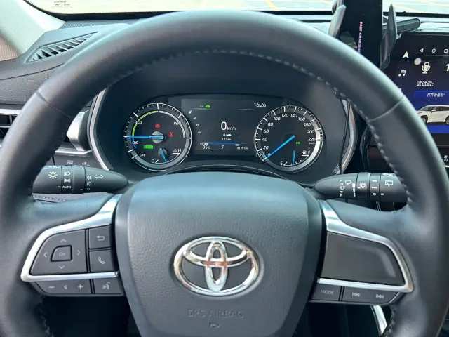 Toyota Highlander — Фото автомобиля 8