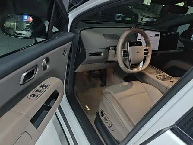 Li Auto i6 — Фото автомобиля 11