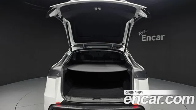 Tesla Model Y — Фото автомобиля 20