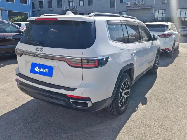 Jeep Grand Commander — Фото автомобиля 3