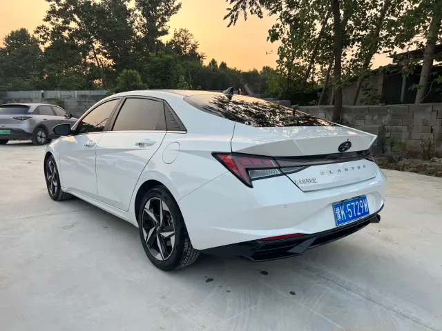 Hyundai Elantra — Фото автомобиля 6