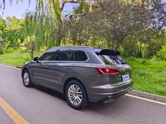 Volkswagen Touareg — Фото автомобиля 4