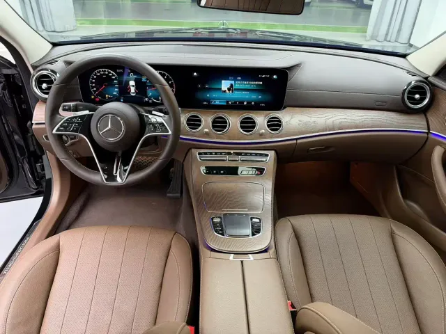 Mercedes-Benz E-Class — Фото автомобиля 4