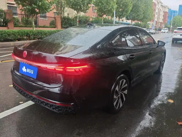 Volkswagen Passat — Фото автомобиля 3