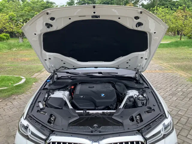 BMW 5 Series — Фото автомобиля 14