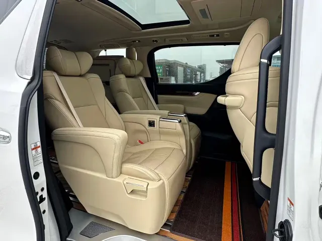 Toyota Alphard — Фото автомобиля 8