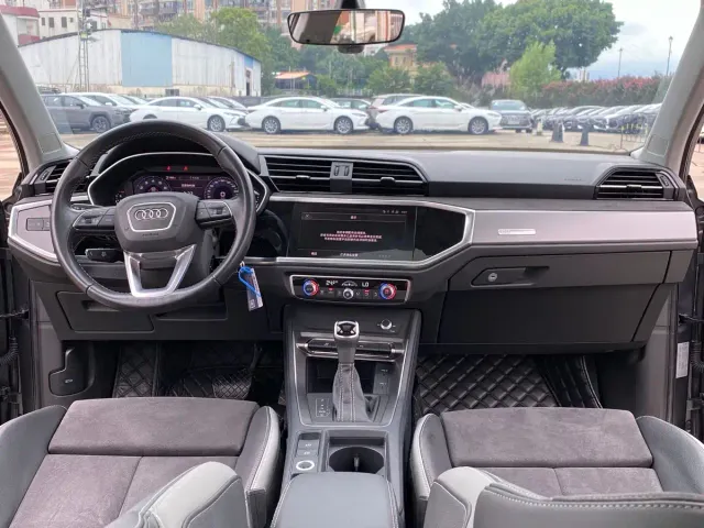 Audi Q3 — Фото автомобиля 10