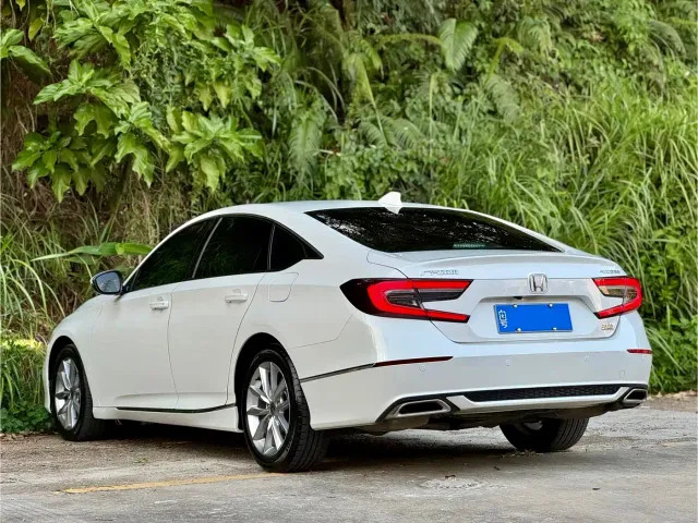 Honda Accord — Фото автомобиля 4